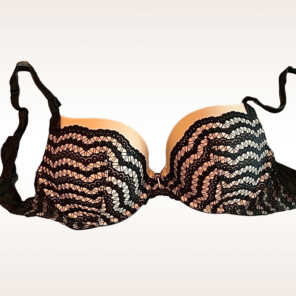 Victoria's Secret Very Sexy Private Affair Push-Up Bra Black/Nude 34D NWOT